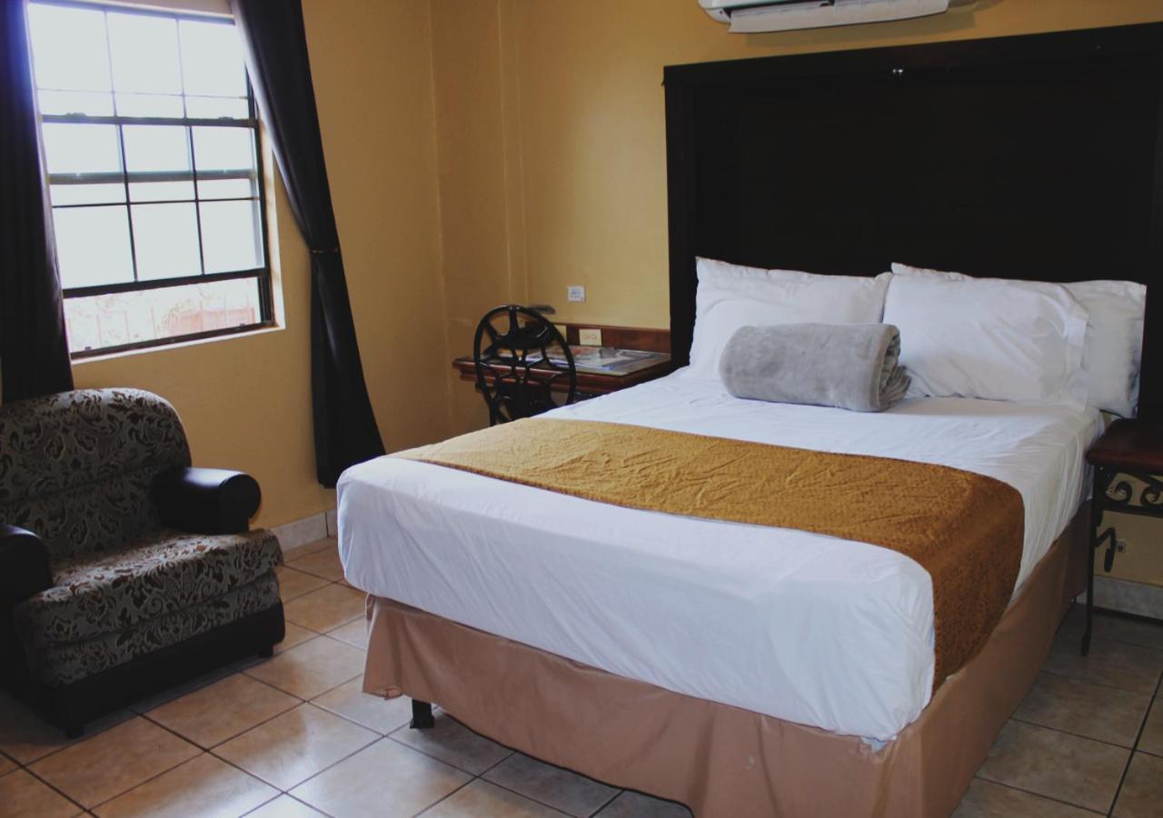 Hotel Hacienda Del Viejo Матаморос Екстериор снимка