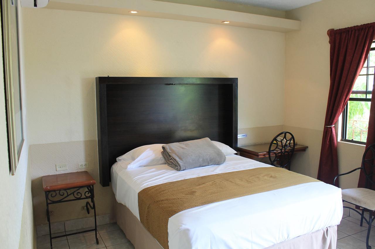 Hotel Hacienda Del Viejo Матаморос Екстериор снимка