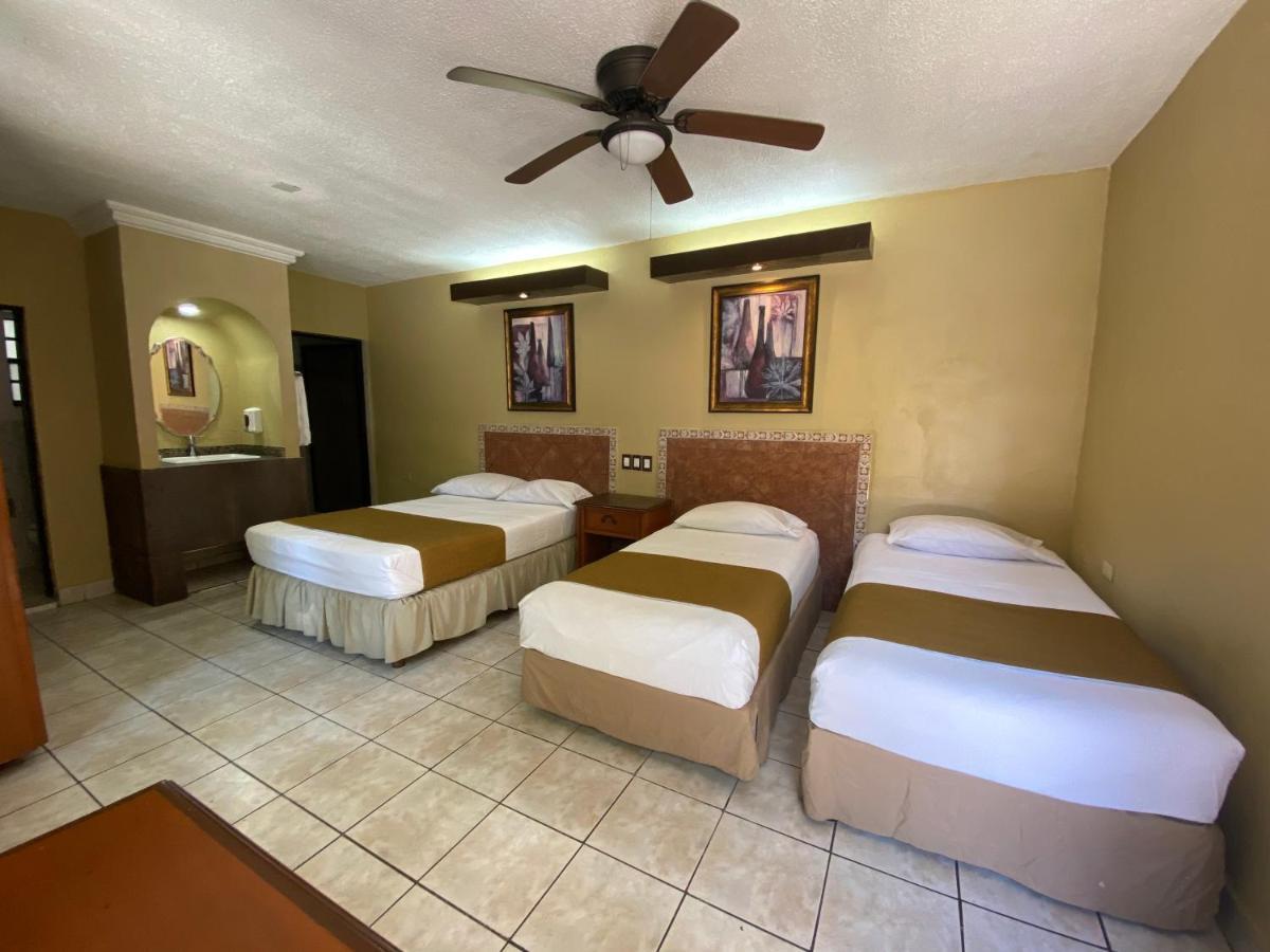 Hotel Hacienda Del Viejo Матаморос Екстериор снимка